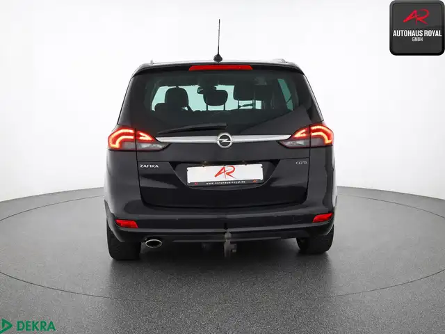 Opel Zafira Tourer view 4