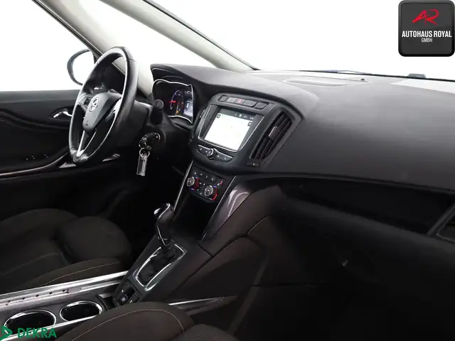 Opel Zafira Tourer view 11