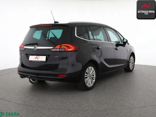 Opel Zafira Tourer view 5