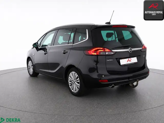 Opel Zafira Tourer view 3