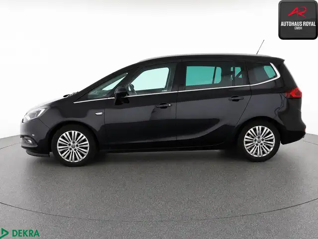 Opel Zafira Tourer view 2