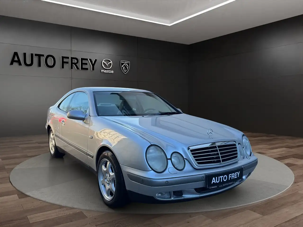 Mercedes-Benz CLK 320