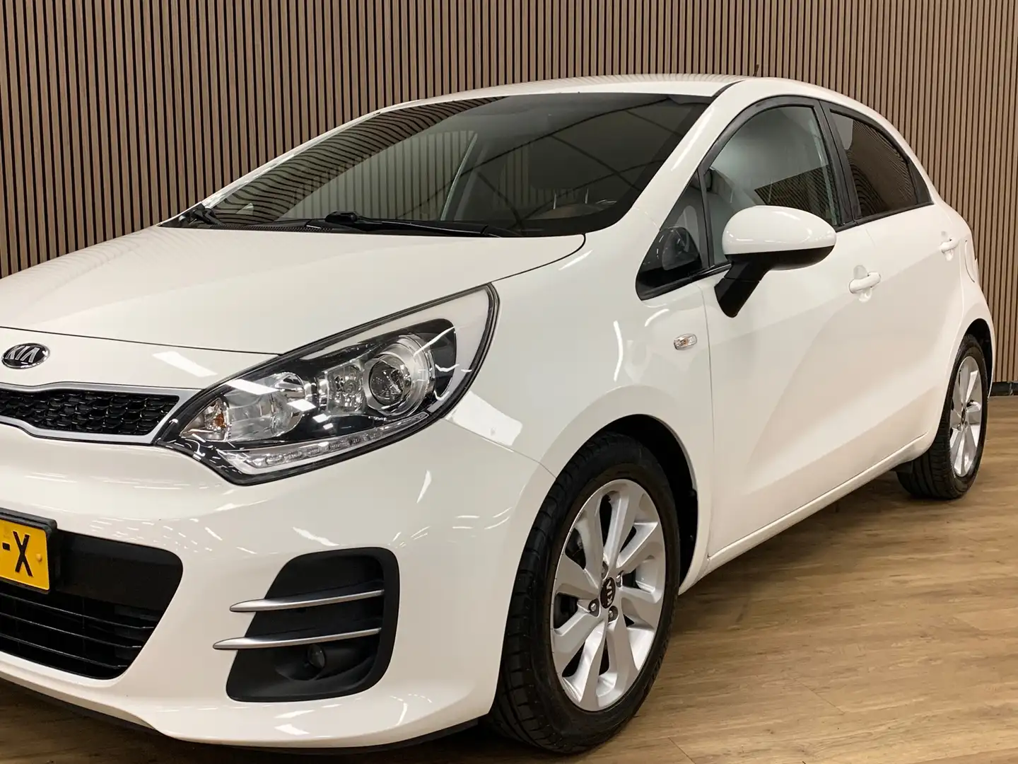 Kia Rio 1.2 CVVT DynamicLine|122000KM|Navigatie|Camera| Wit - 2