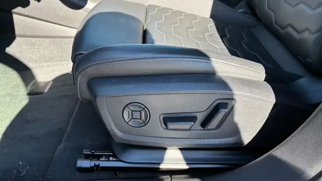 Audi A6 view 11