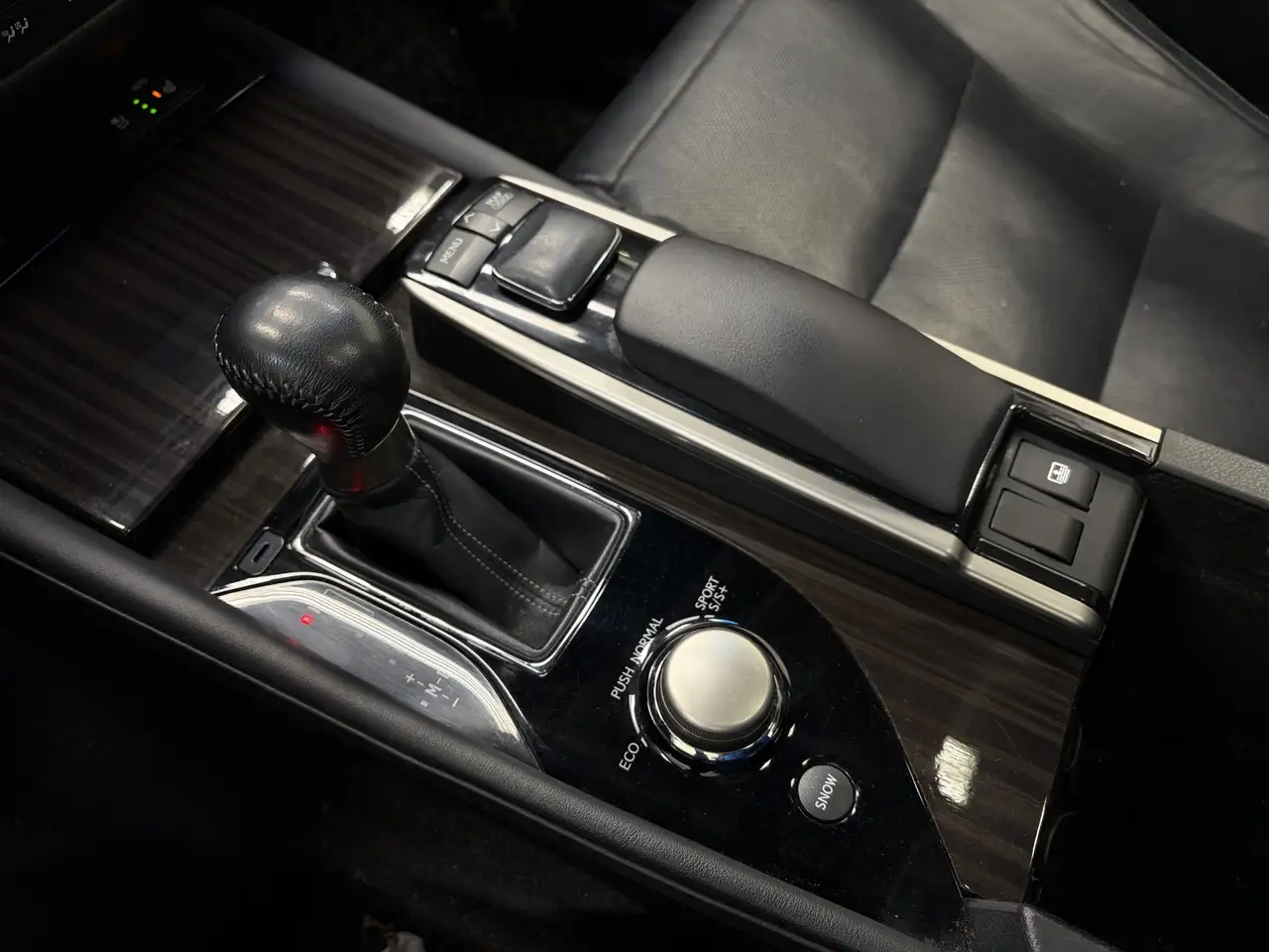Lexus GS снимка Lexus GS