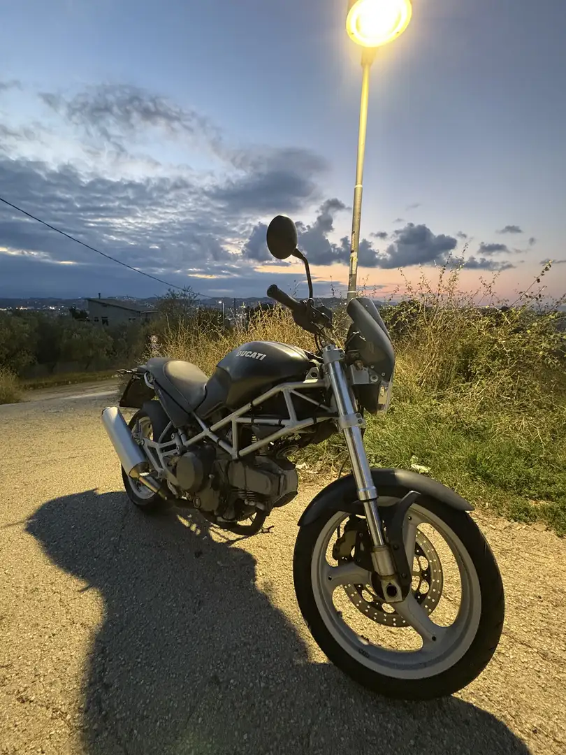 Ducati Monster 600 dark - 1