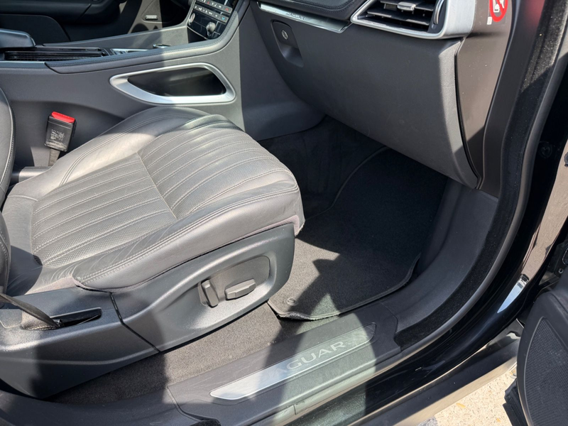 Jaguar F-Pace F-PACE Portfolio AWD Pano AHK LED Kamera Keylees — photo 9