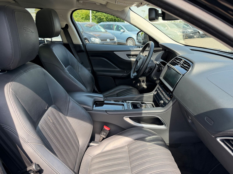 Jaguar F-Pace F-PACE Portfolio AWD Pano AHK LED Kamera Keylees — photo 8