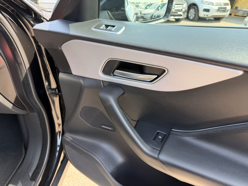 Jaguar F-Pace F-PACE Portfolio AWD Pano AHK LED Kamera Keylees — photo 10