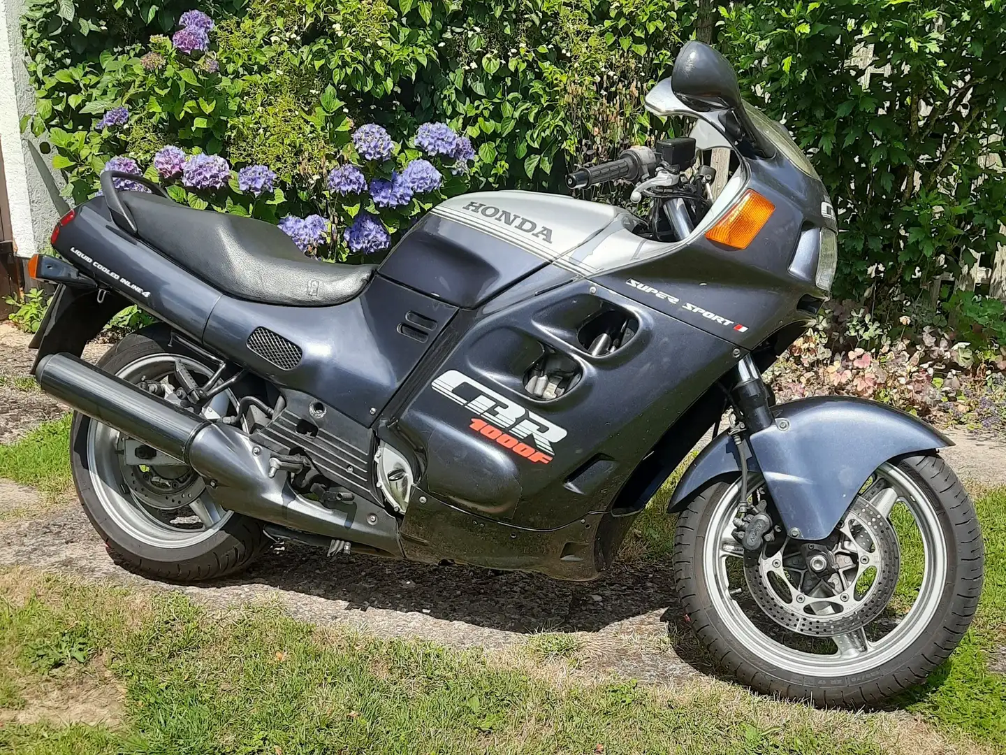 Honda CBR 1000 F Silber - 1