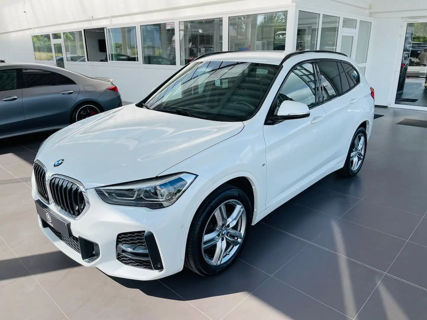 BMW X1 2.0 dA xDrive ** GARANTIE + PACK M + LED + CUIR ** Wit - 2