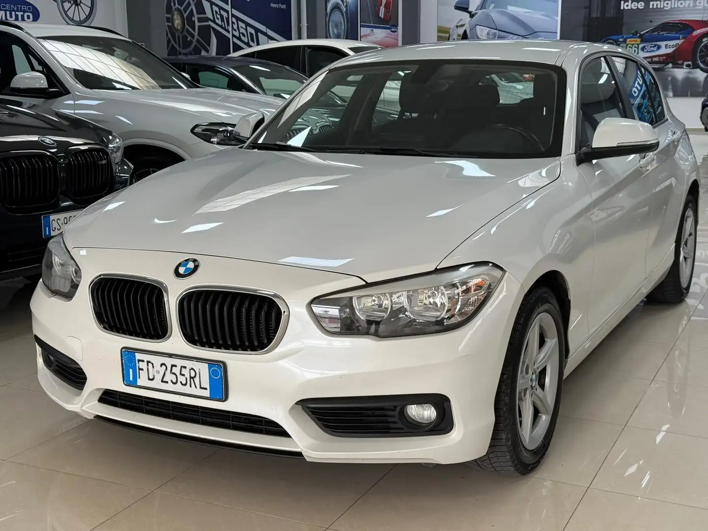 BMW 118 118d Business 5p automatica Blanco - 1