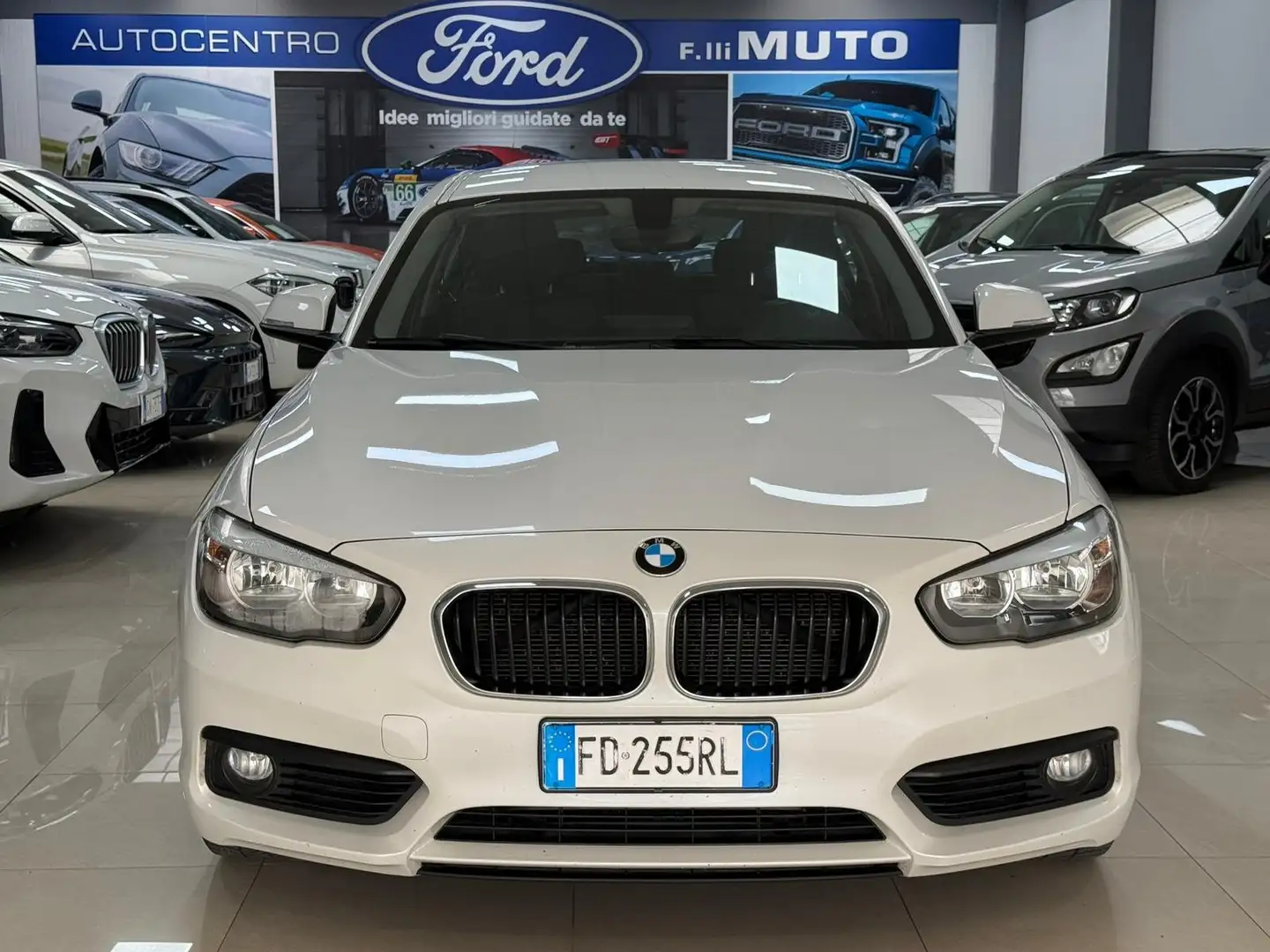 BMW 118 118d Business 5p automatica Blanco - 2