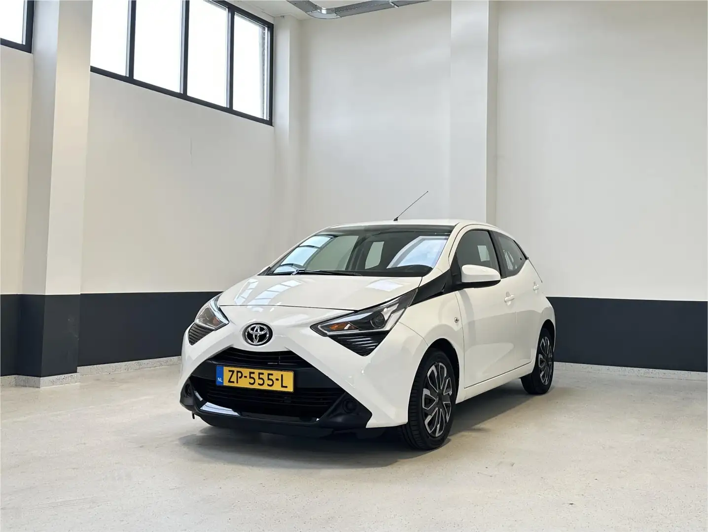 Toyota Aygo 1.0 VVT-i x-play limited |2 Eig | NL | Camera | Ca Wit - 2