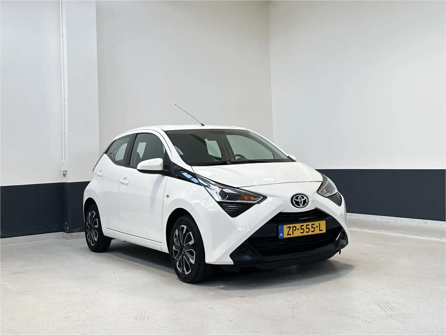 Toyota Aygo 1.0 VVT-i x-play limited |2 Eig | NL | Camera | Ca Wit - 1