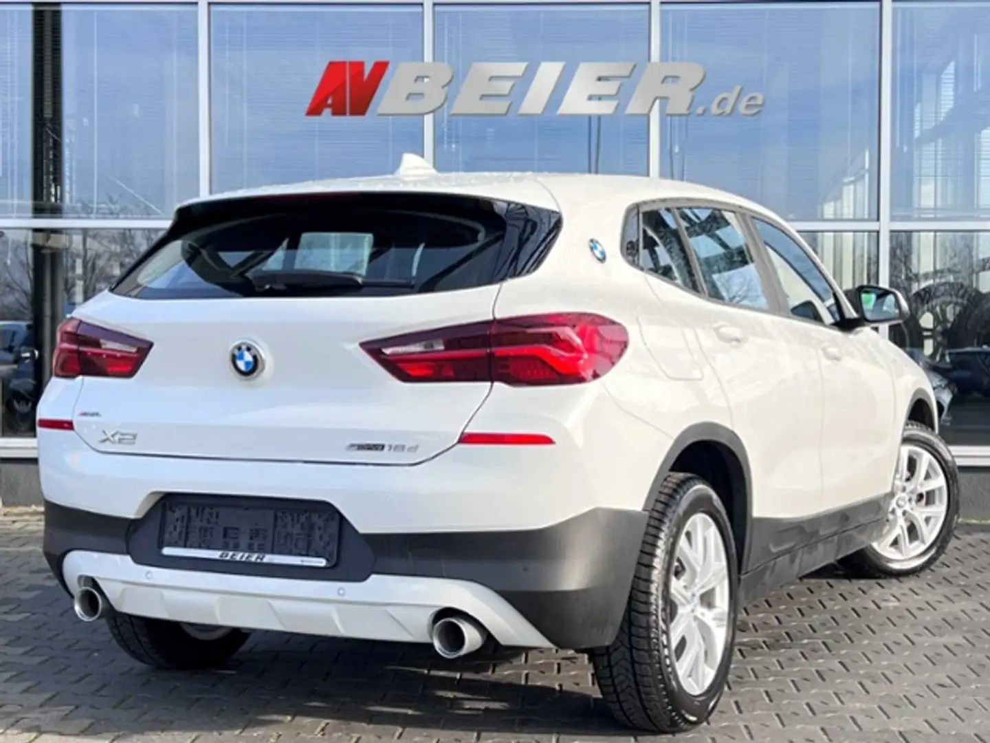 BMW X2 LED Automatik SHZ 2xPDC Navi Белый - 2