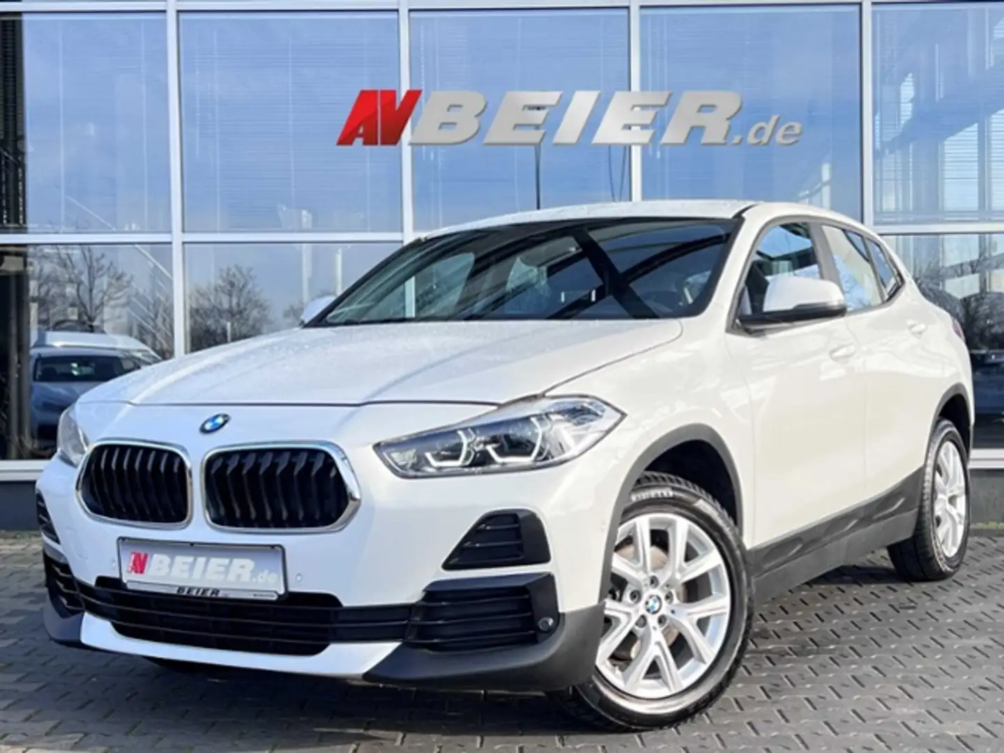 BMW X2 LED Automatik SHZ 2xPDC Navi Weiß - 1