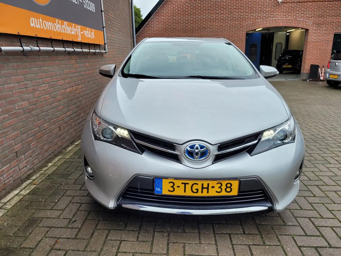 Toyota Auris 1.8 Hybrid Aspiration siva - 2