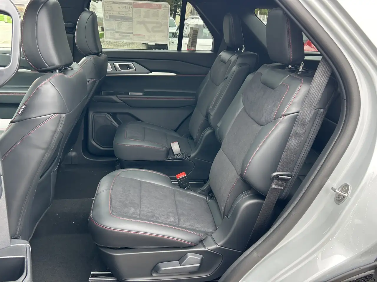 Ford Explorer снимка Ford Explorer