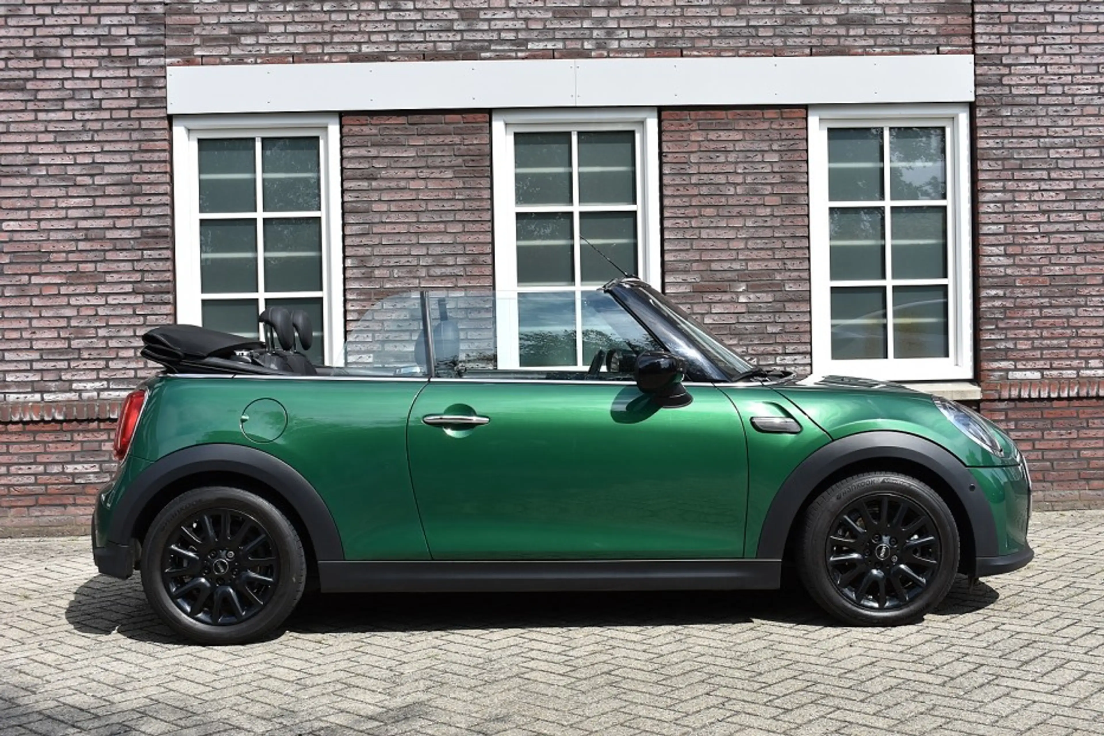 MINI Cooper Cabrio 1.5 Cooper Rockingham GT Edition/leer/Navi/Stoelve — photo 8