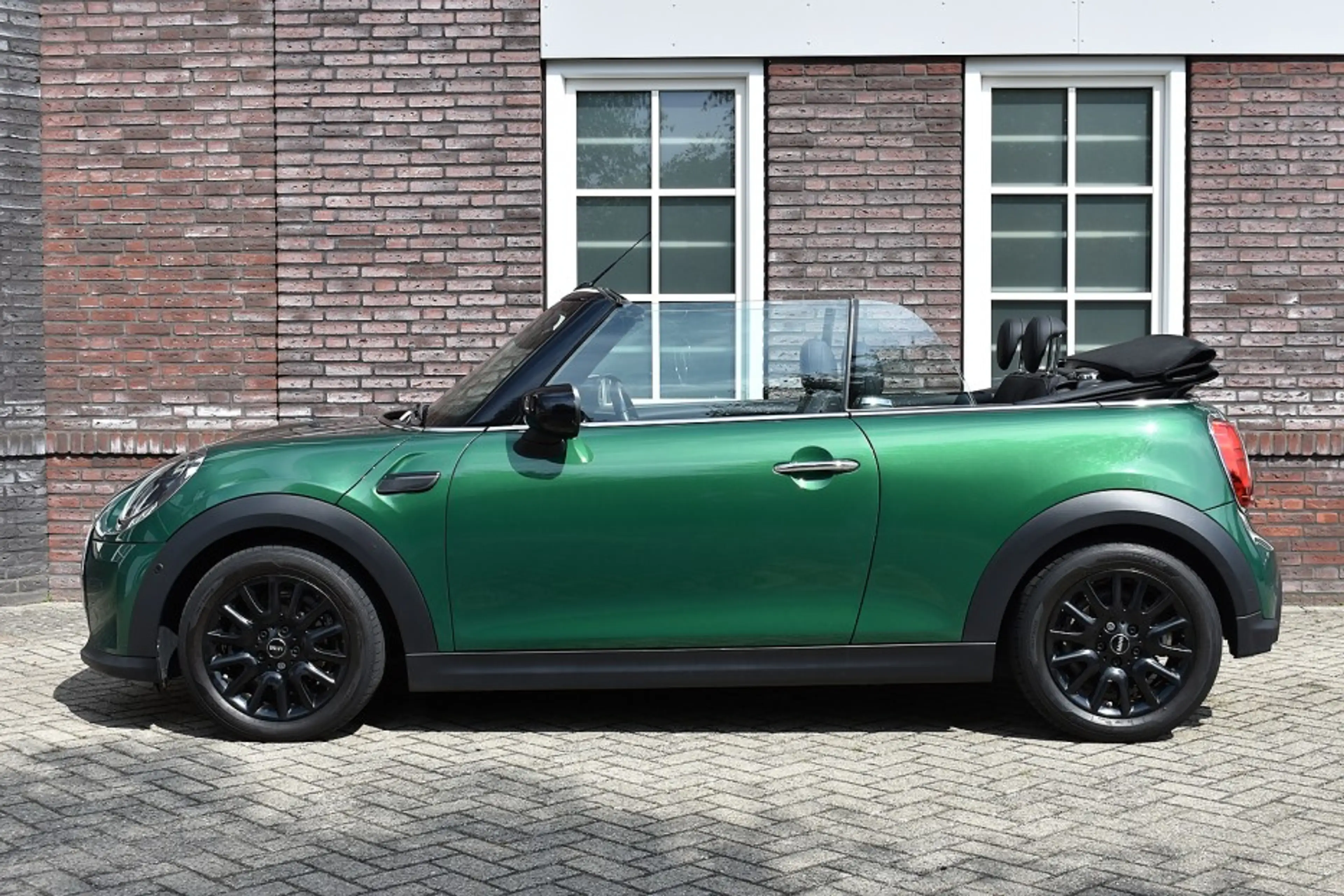 MINI Cooper Cabrio 1.5 Cooper Rockingham GT Edition/leer/Navi/Stoelve — photo 11
