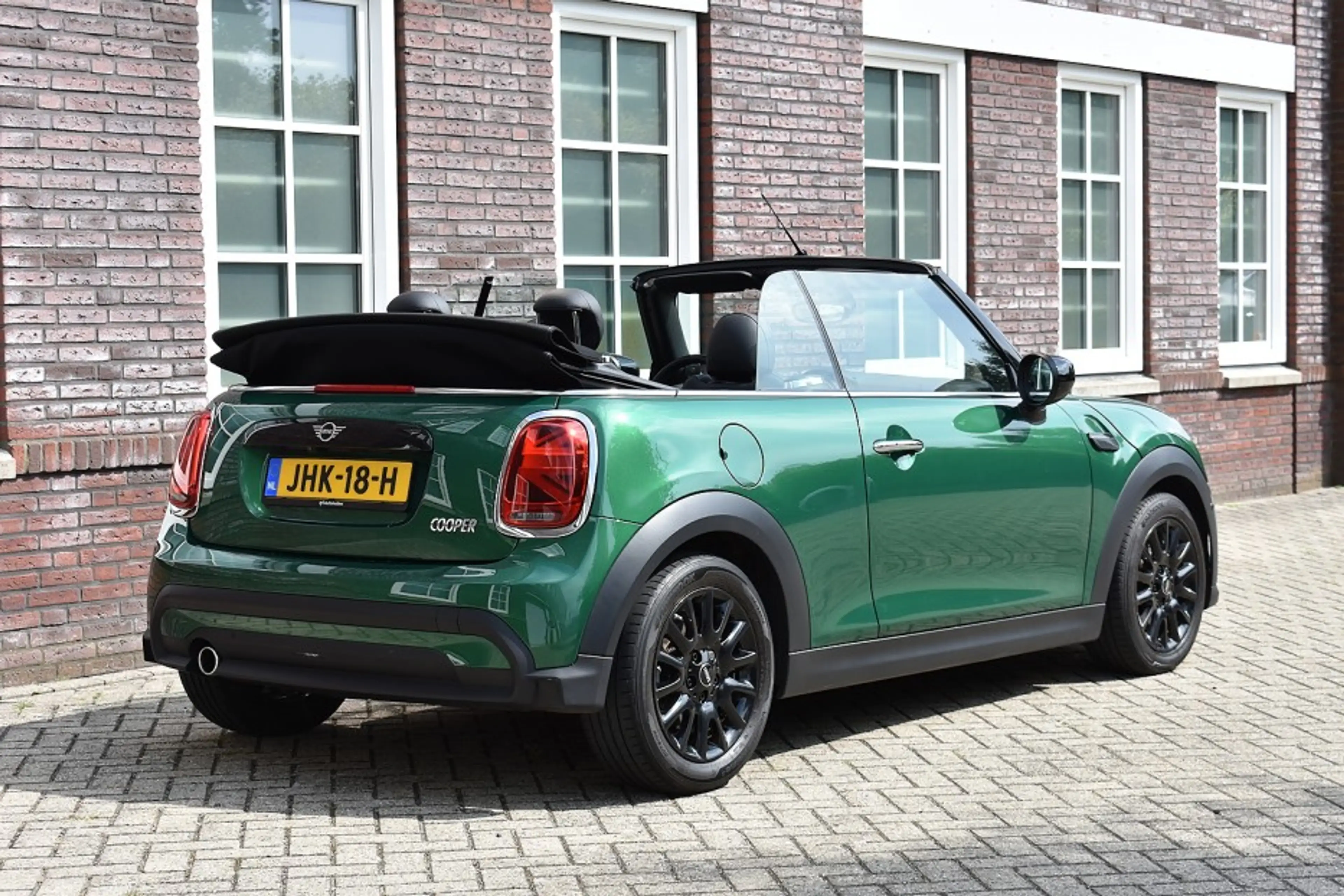 MINI Cooper Cabrio 1.5 Cooper Rockingham GT Edition/leer/Navi/Stoelve — photo 9