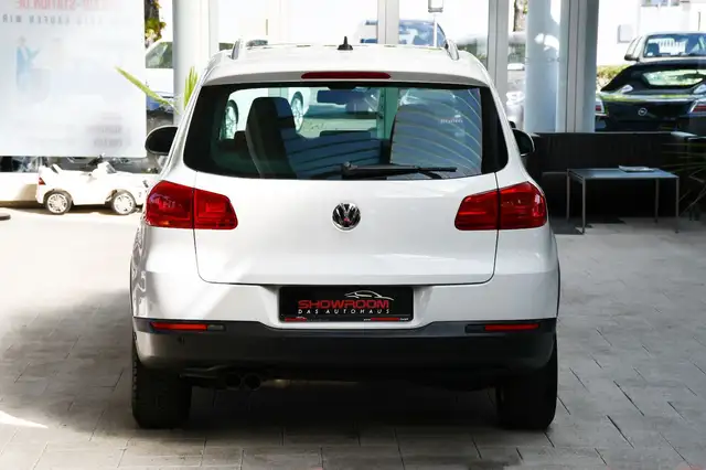 Volkswagen Tiguan view 6