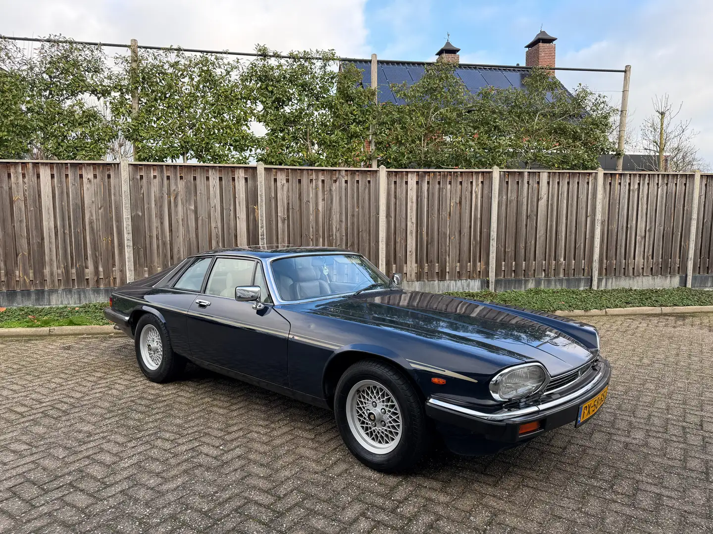 Jaguar XJ 5.3 V12 Coupé Bleu - 2