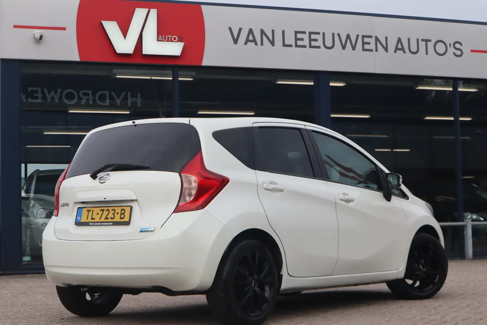 Nissan Note 1.2 DIG-S Tekna | Airco | Navi | Half leder Wit - 2