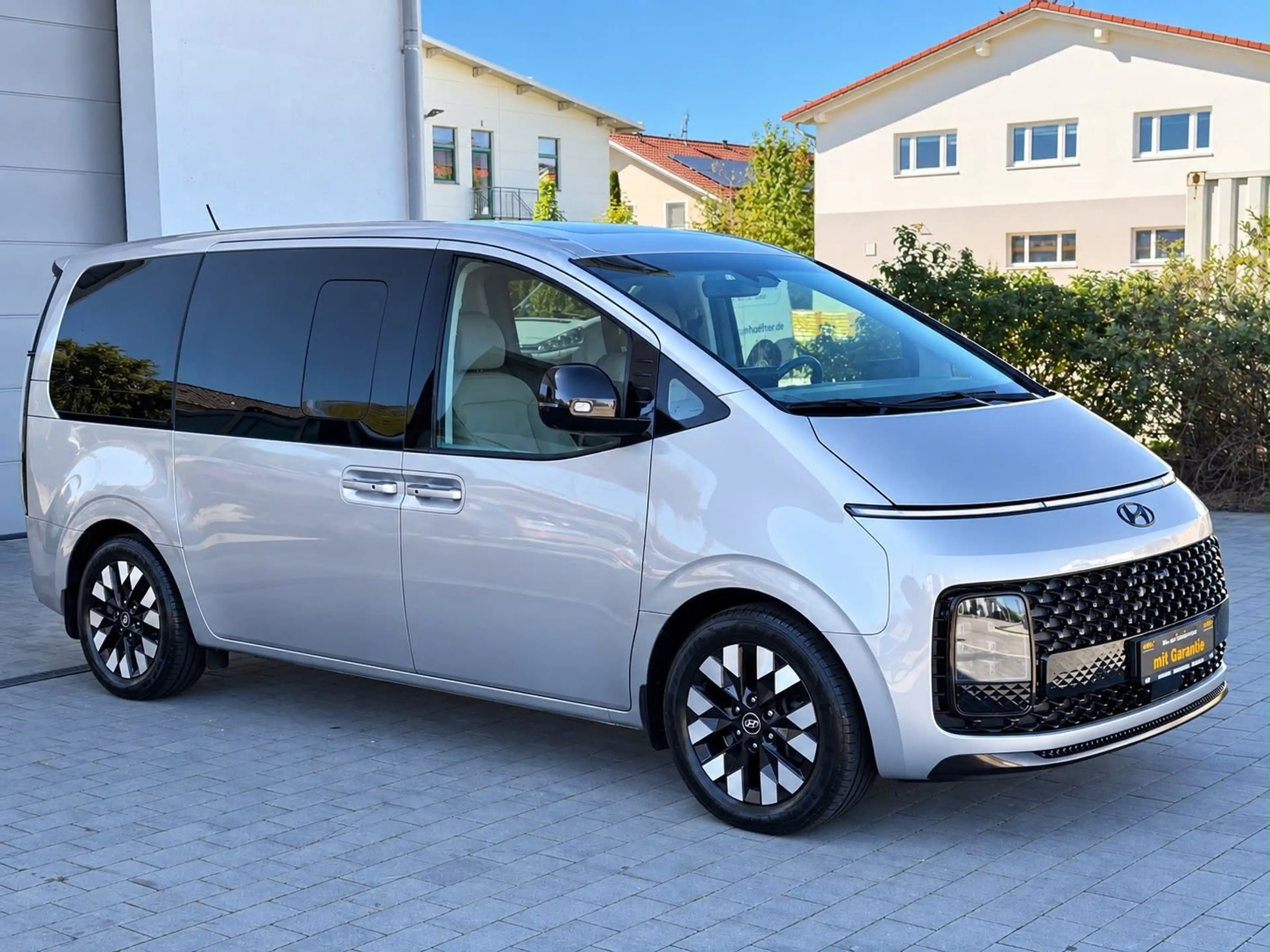 Hyundai STARIA Signature 4WD LEDER LED NAVI 7 Sitze — photo 4