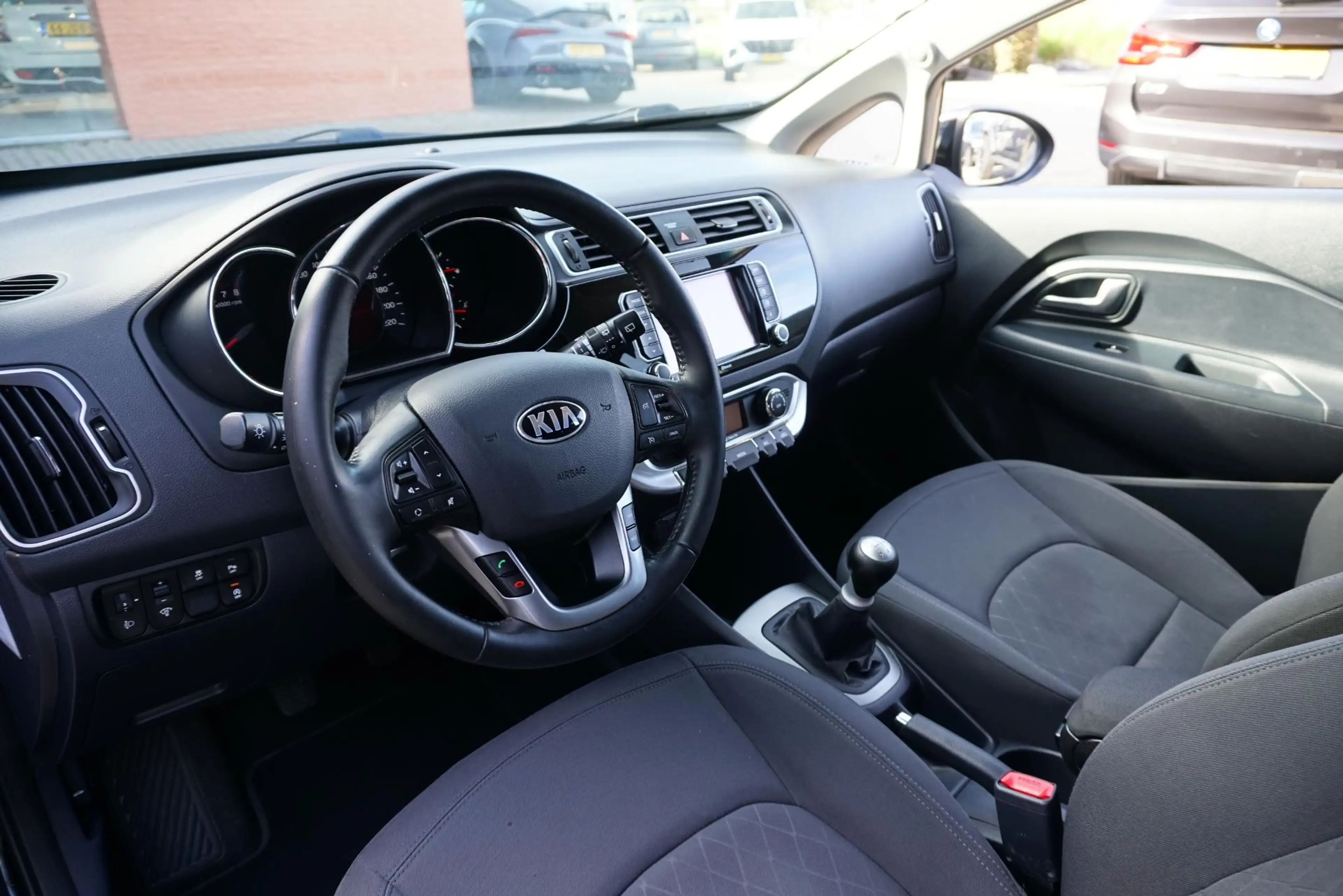 Kia Rio 1.2 CVVT DynamicLine + CAMERA / CLIMATE CONTROL / — photo 4