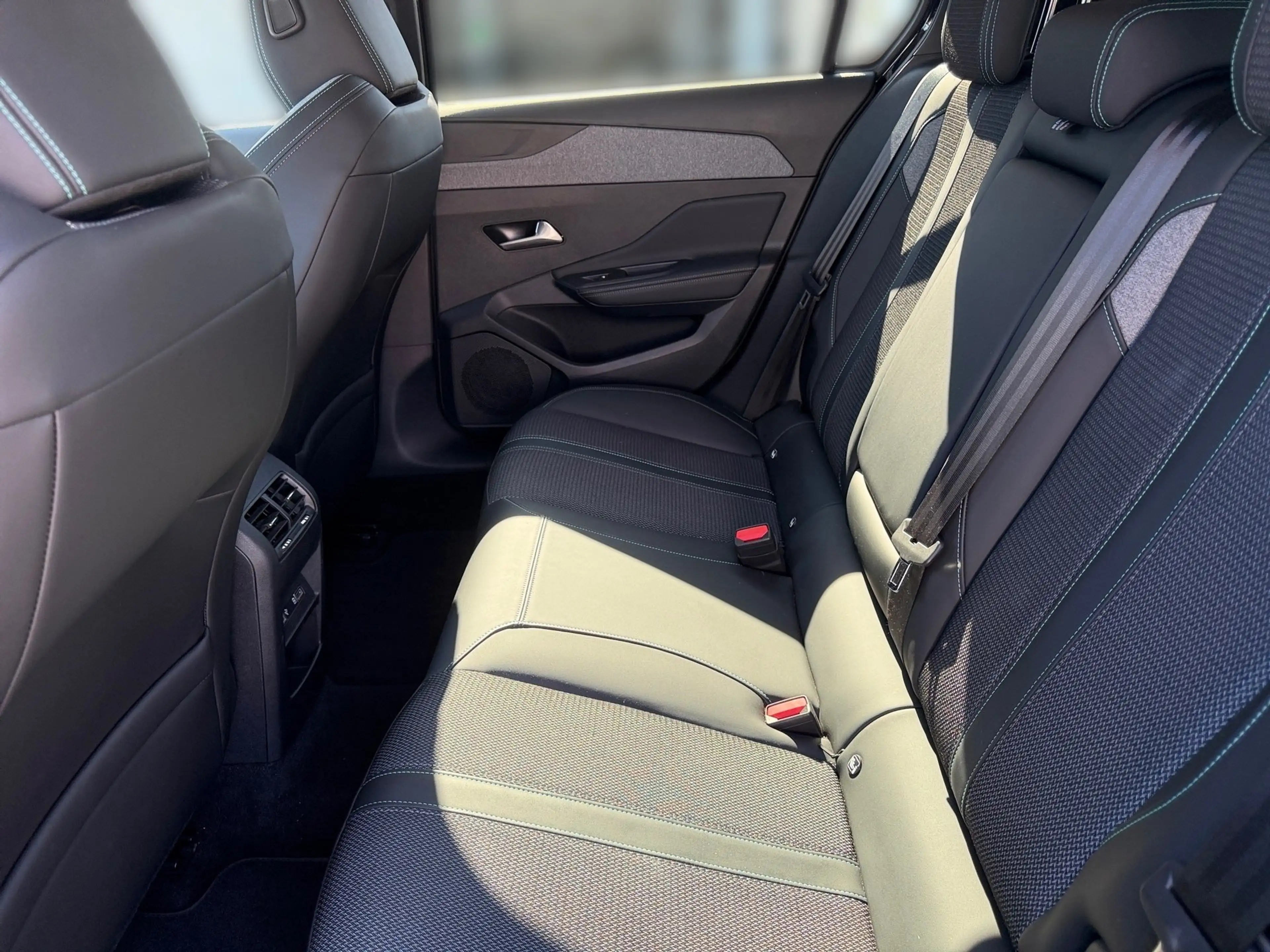 Peugeot 308 Allure Pack 130S&S — photo 12