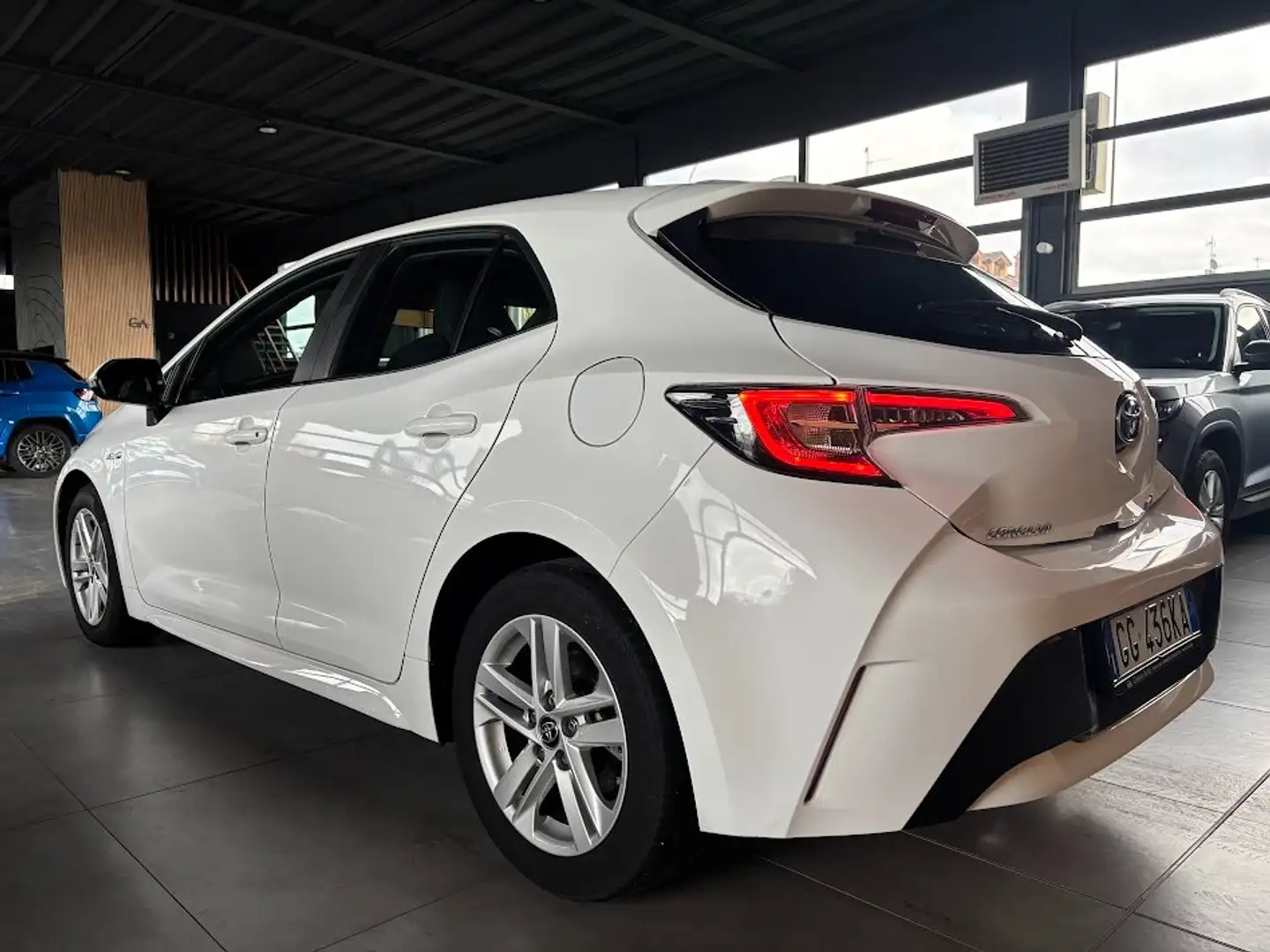 Toyota Corolla 1.8h Business NEOPATENTATI Blanc - 2
