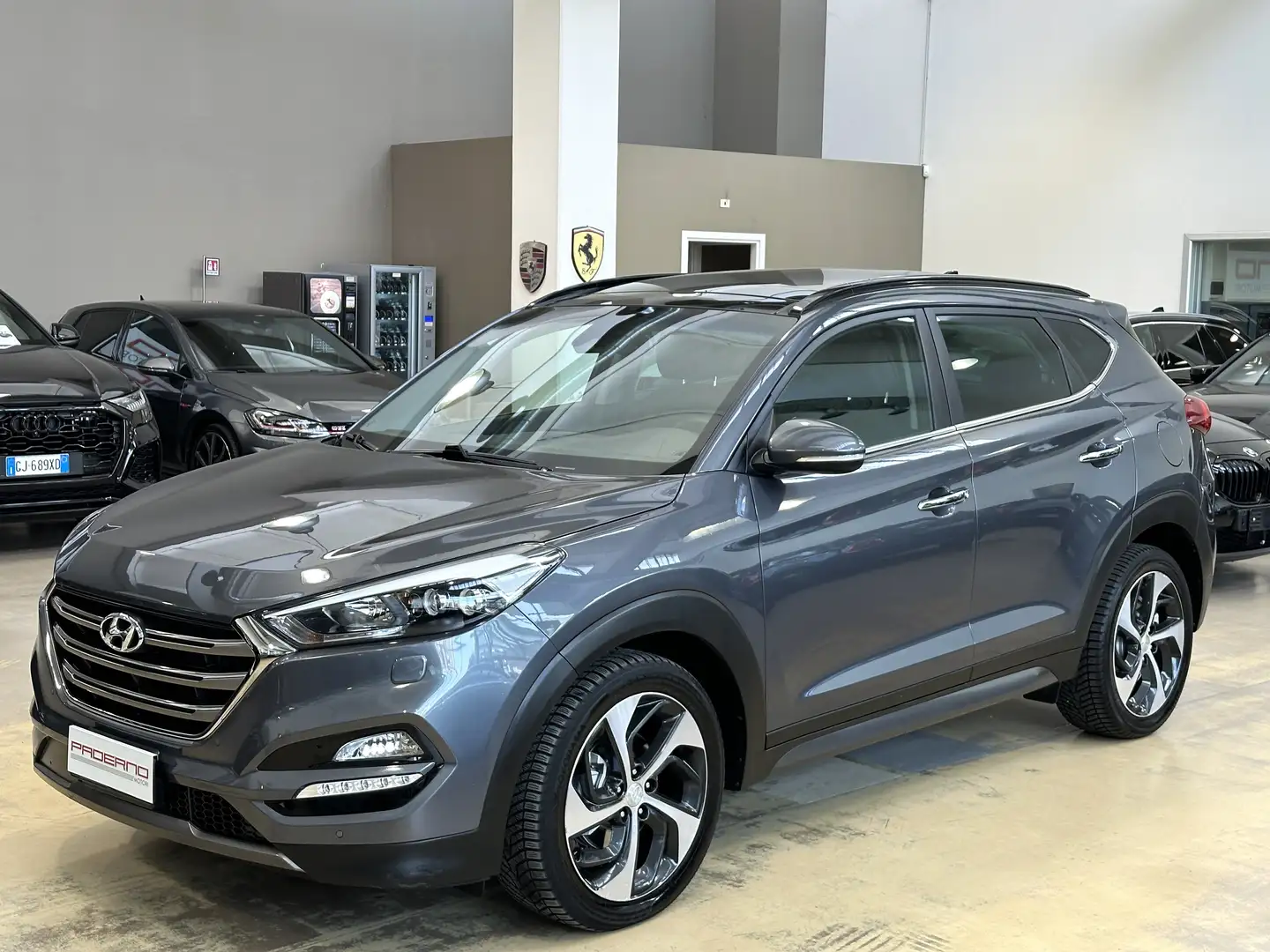 Hyundai TUCSON 2.0 crdi Xpossible 4wd 185cv auto - Tetto - 19" Grigio - 1