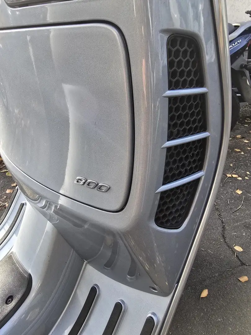 Vespa GTS 300 ABS ASR TÜV NEU Šedá - 1