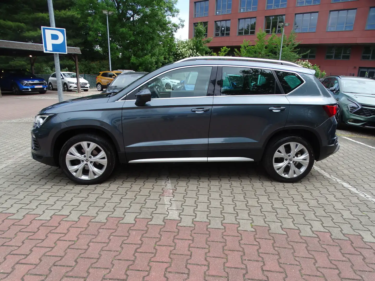 SEAT Ateca 1.5 TSI ACT Xperience OPF Autom., AHK Grau - 2