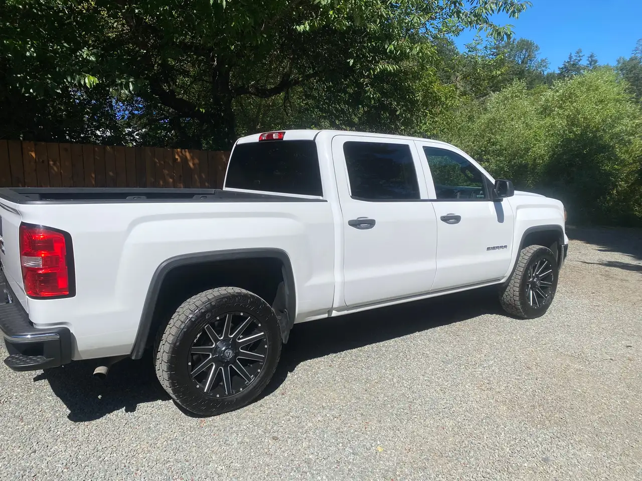 GMC Sierra 1500 photo GMC Sierra 1500