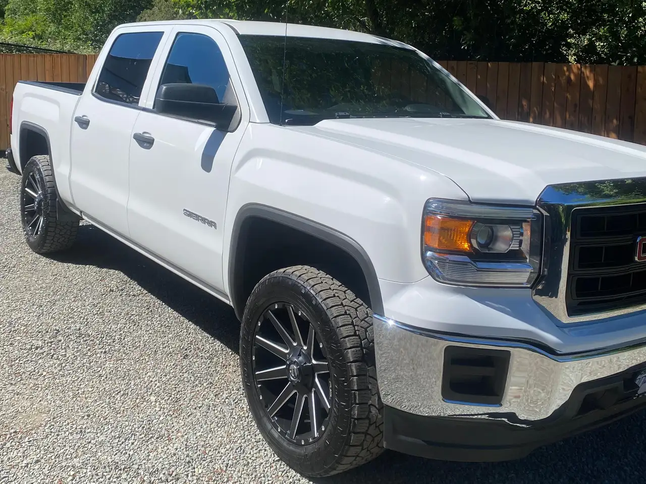 GMC Sierra 1500 photo GMC Sierra 1500