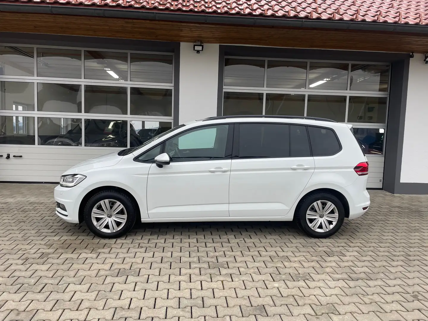 Volkswagen Touran Comfortline 2,0 TDI *LED*AHV*PANO*ACC*RFK*APP* Weiß - 2