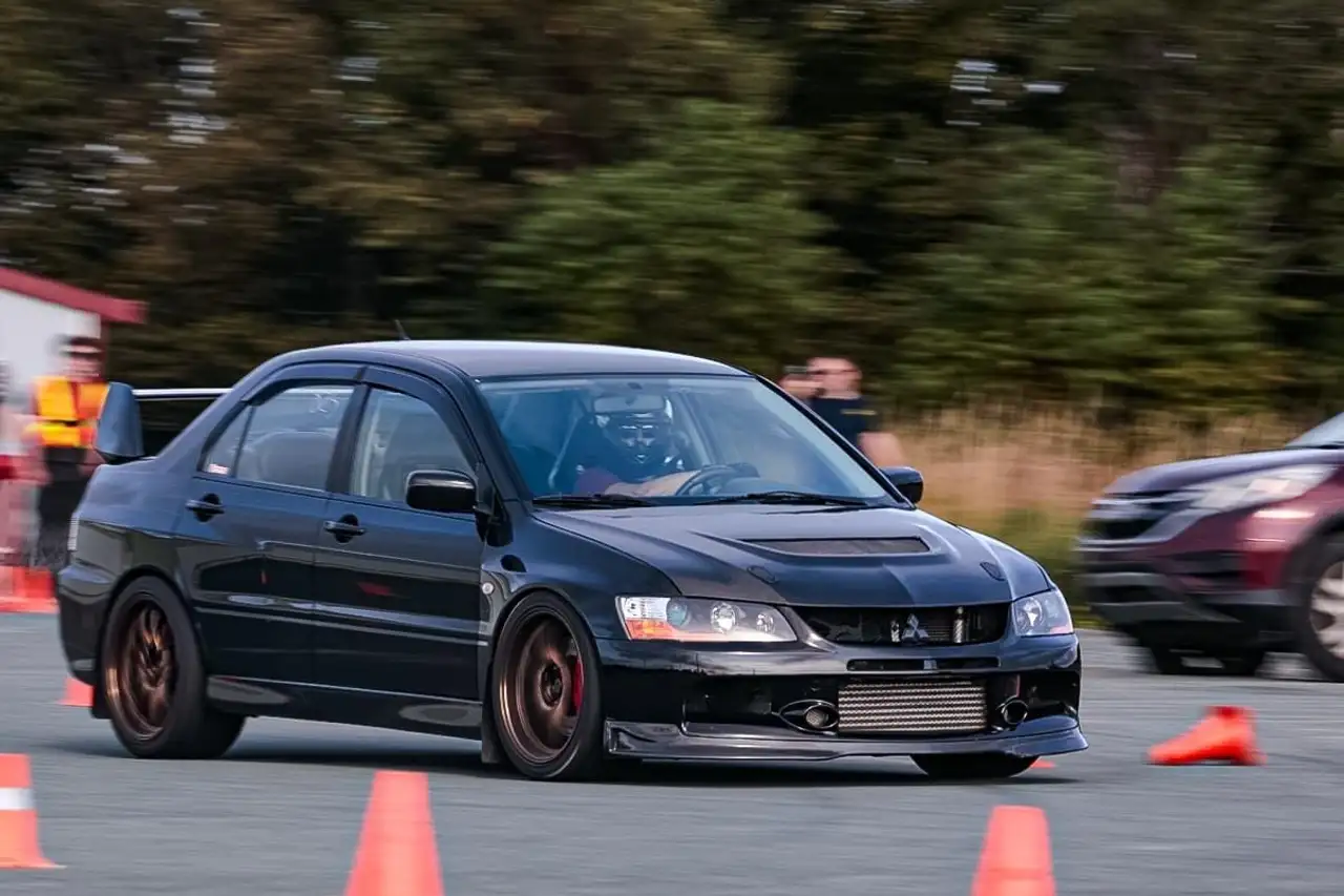 Mitsubishi Lancer снимка Mitsubishi Lancer