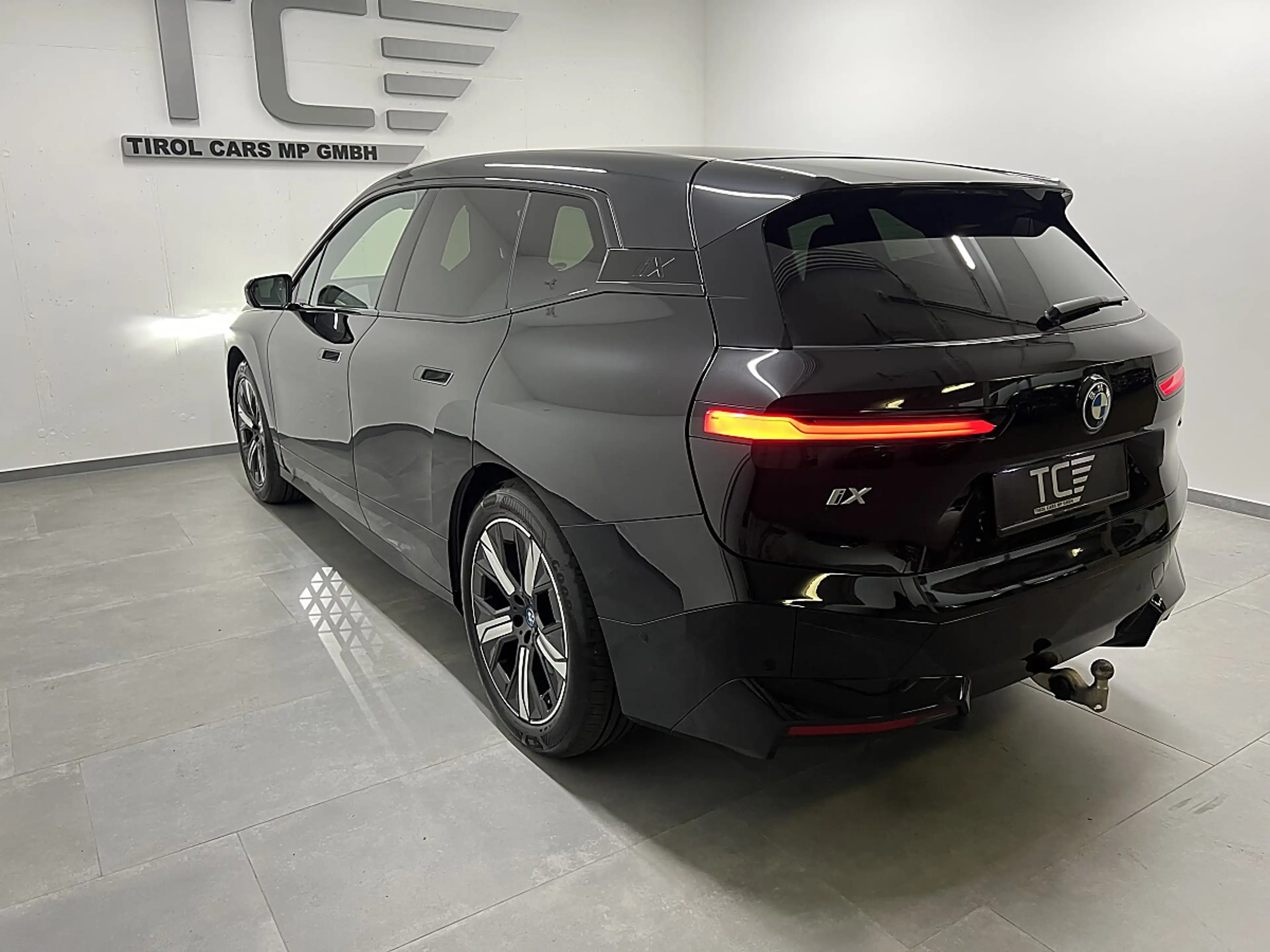 BMW iX xDrive50, Ahk, Laser, Sky Lounge, H&K,.. — photo 6