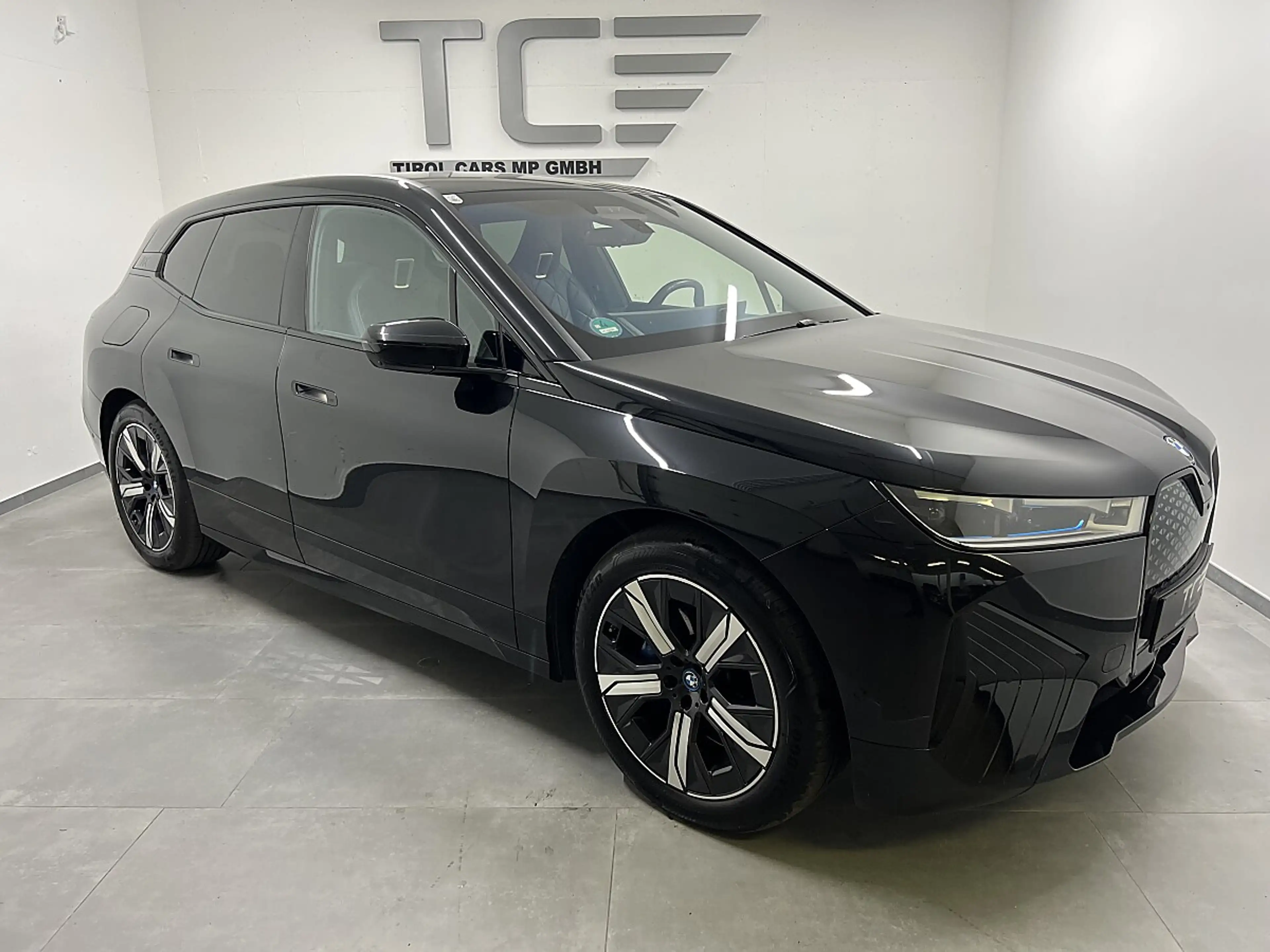 BMW iX xDrive50, Ahk, Laser, Sky Lounge, H&K,..