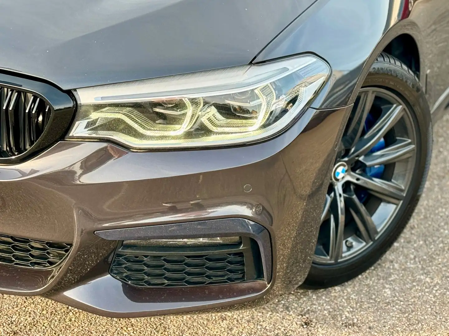 BMW 525 d Touring Aut. M Sport LED|HuD|M-Paket|Leder Grijs - 2