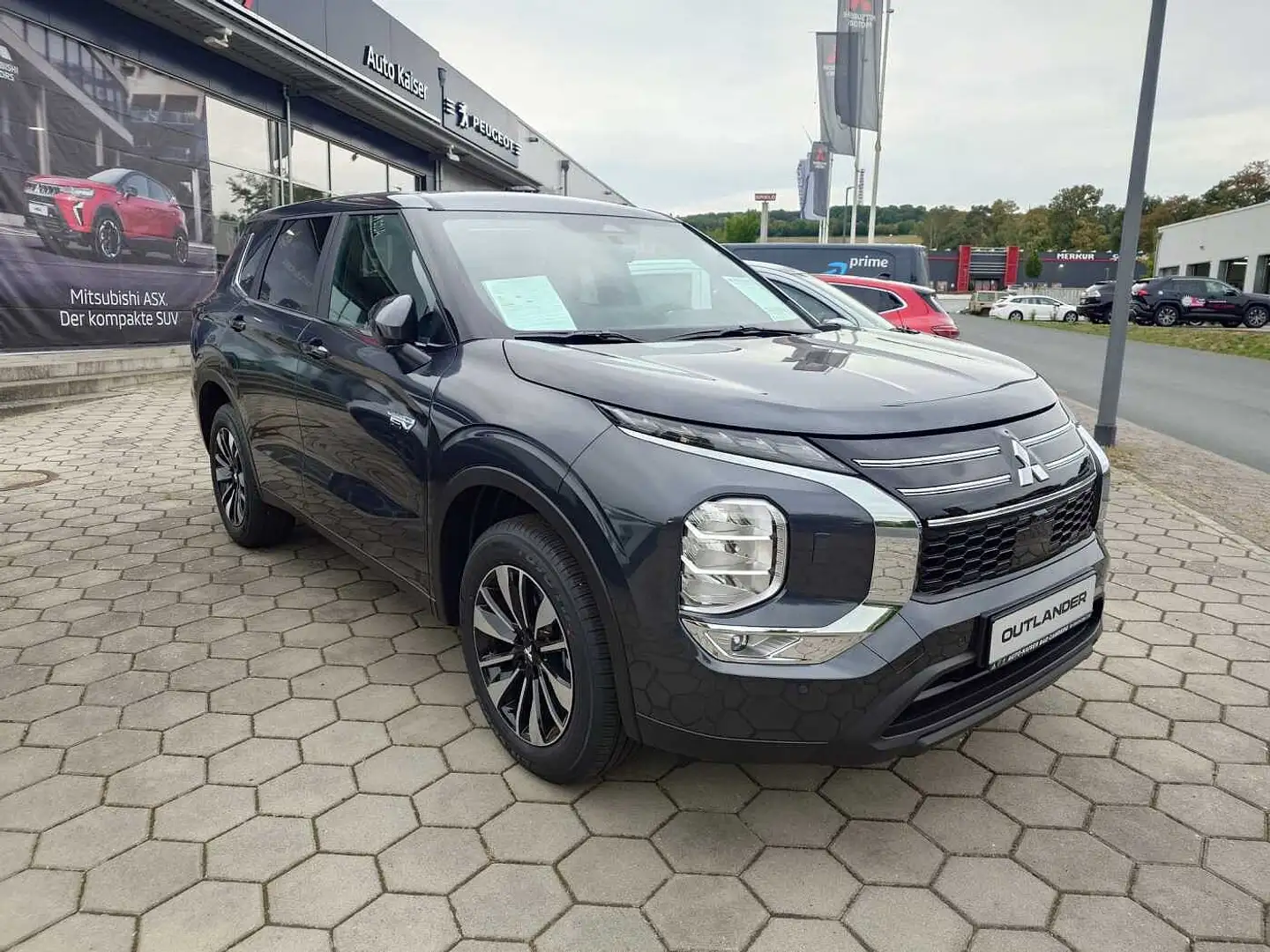 Mitsubishi Outlander Plug-In Hybrid 2.4 4WD Plus Grau - 1