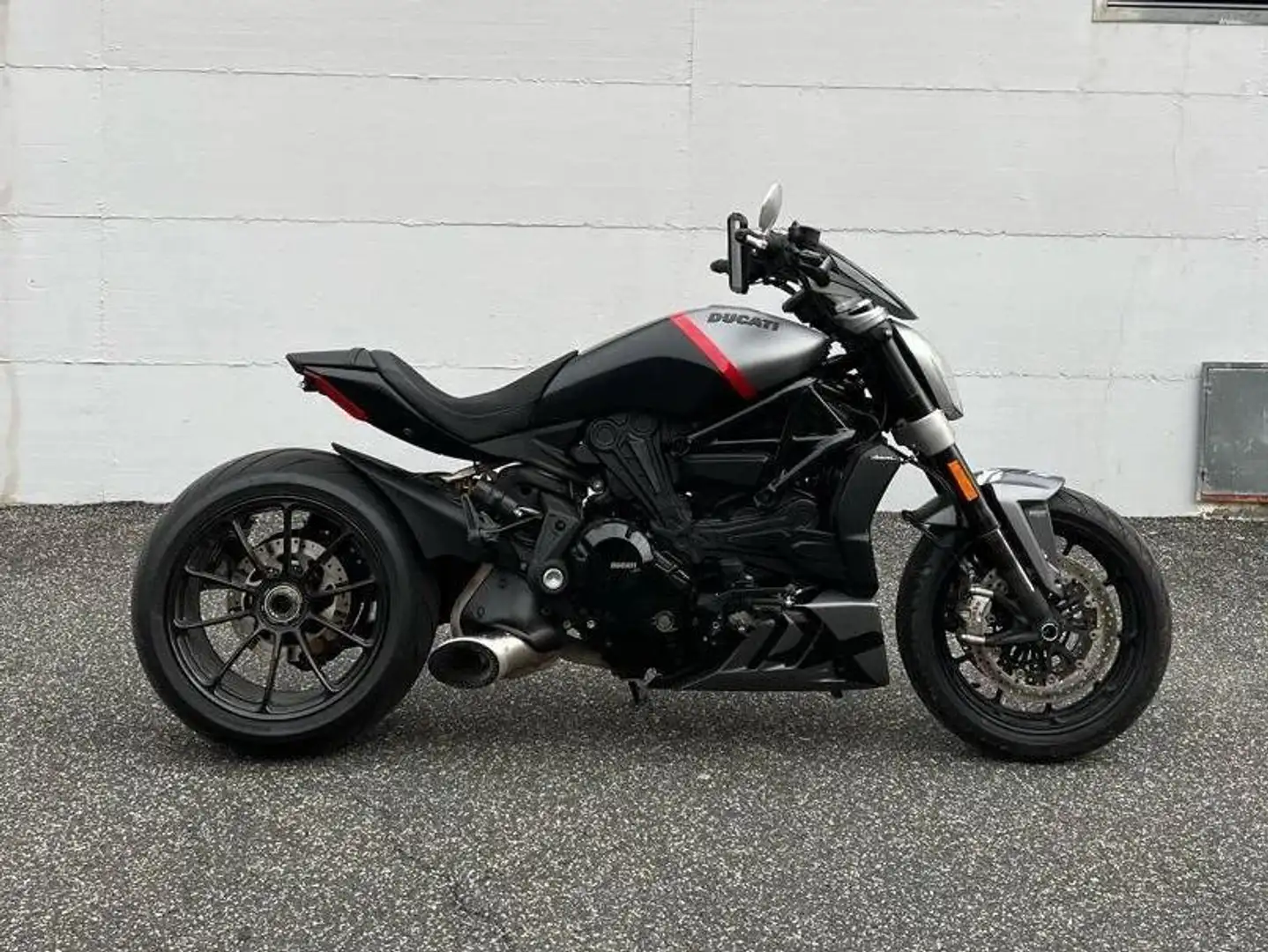 Ducati XDiavel Šedá - 1