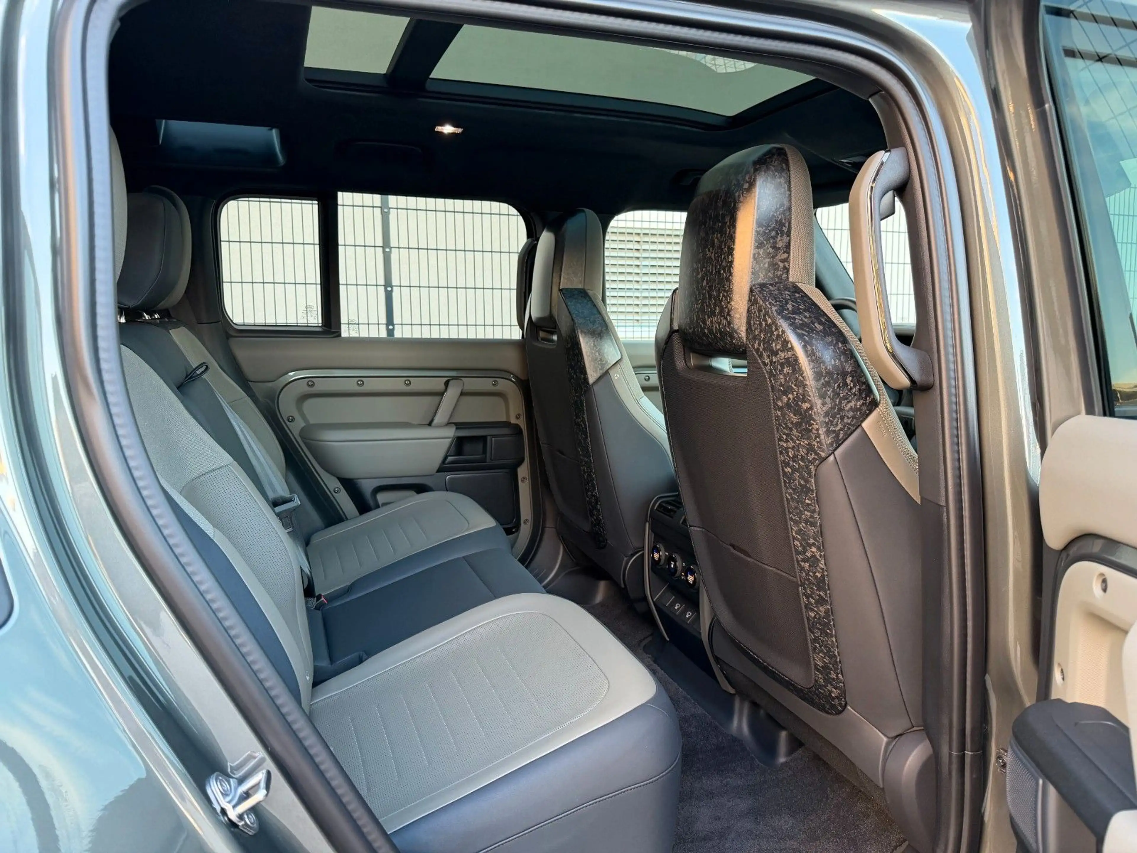 Land Rover Defender 110 OCTA Edition One — photo 12