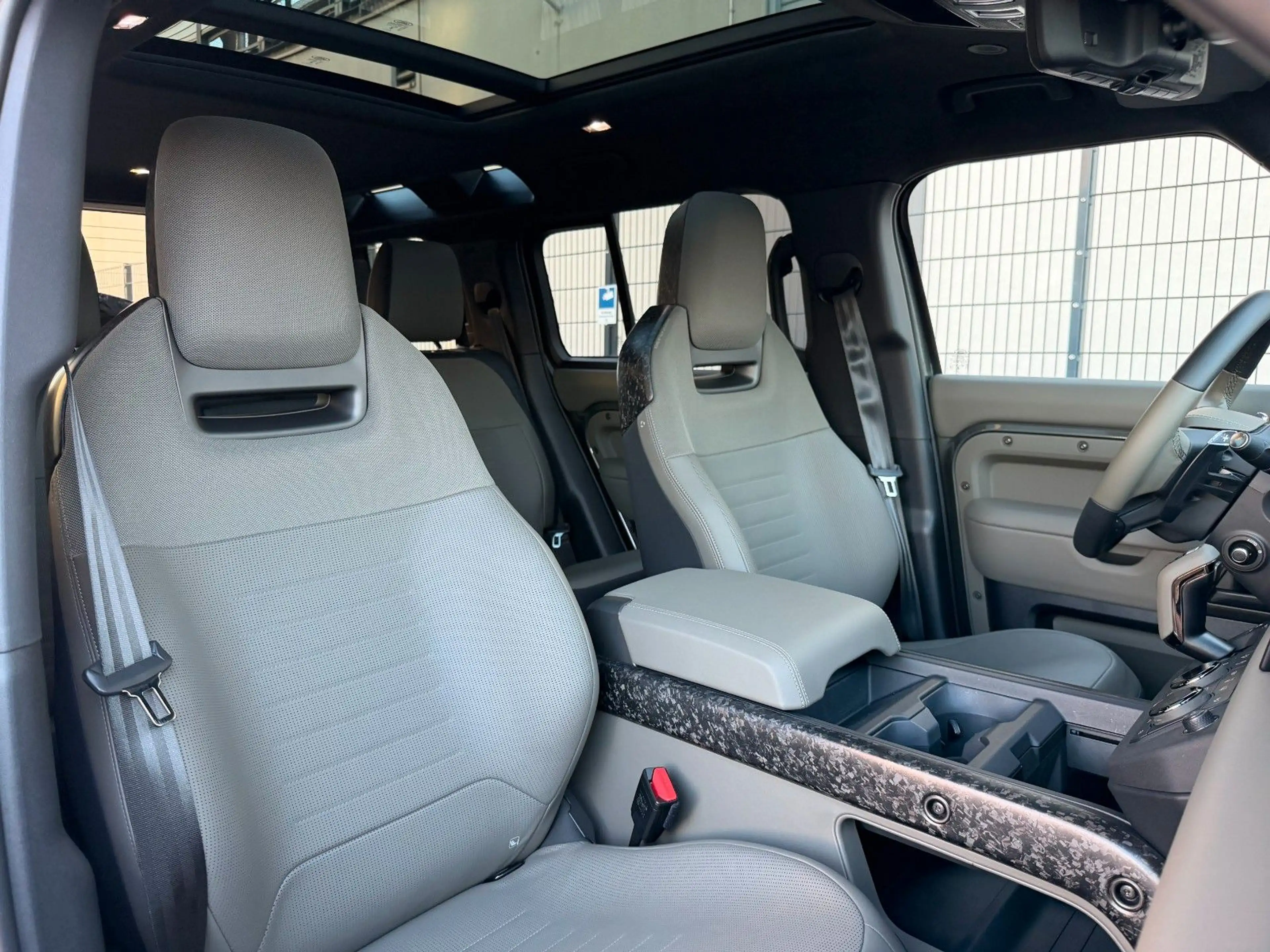 Land Rover Defender 110 OCTA Edition One — photo 10