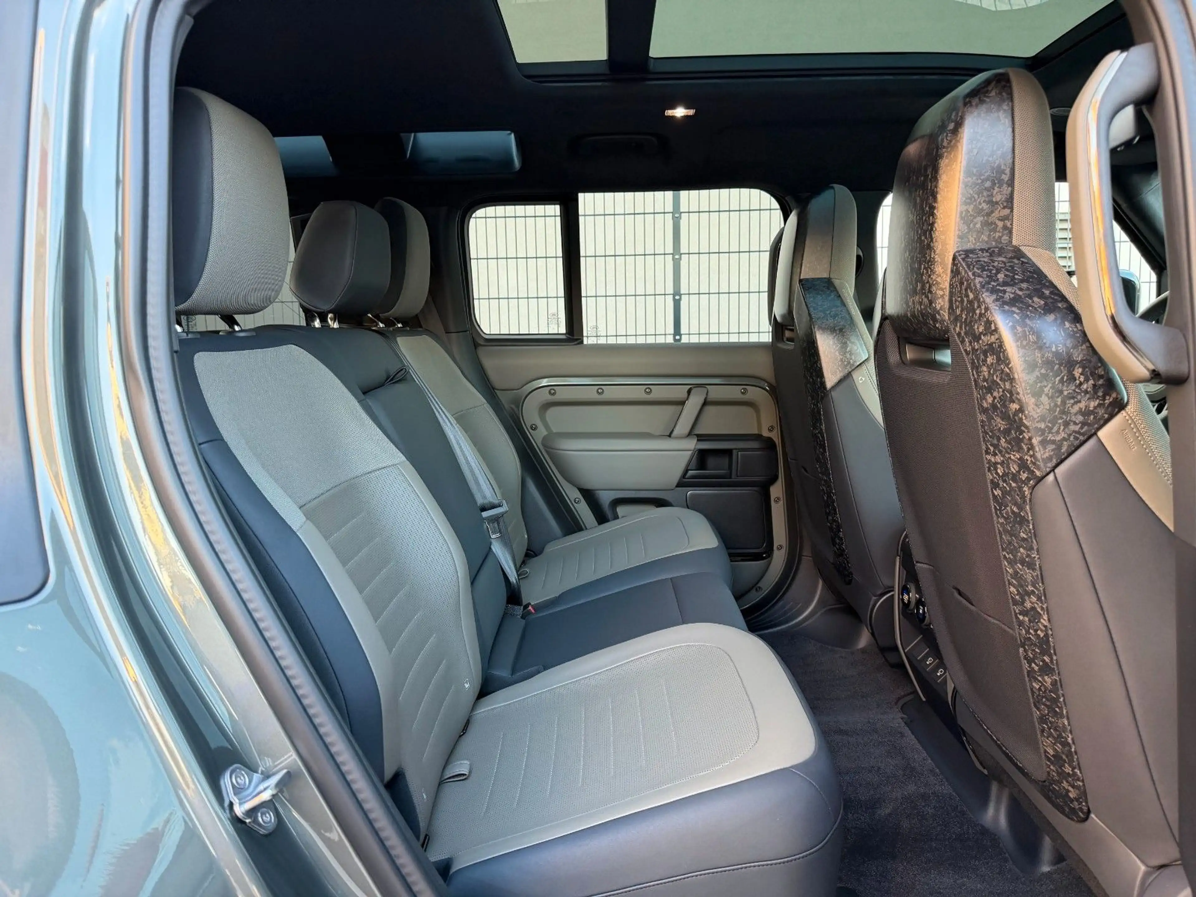 Land Rover Defender 110 OCTA Edition One — photo 13
