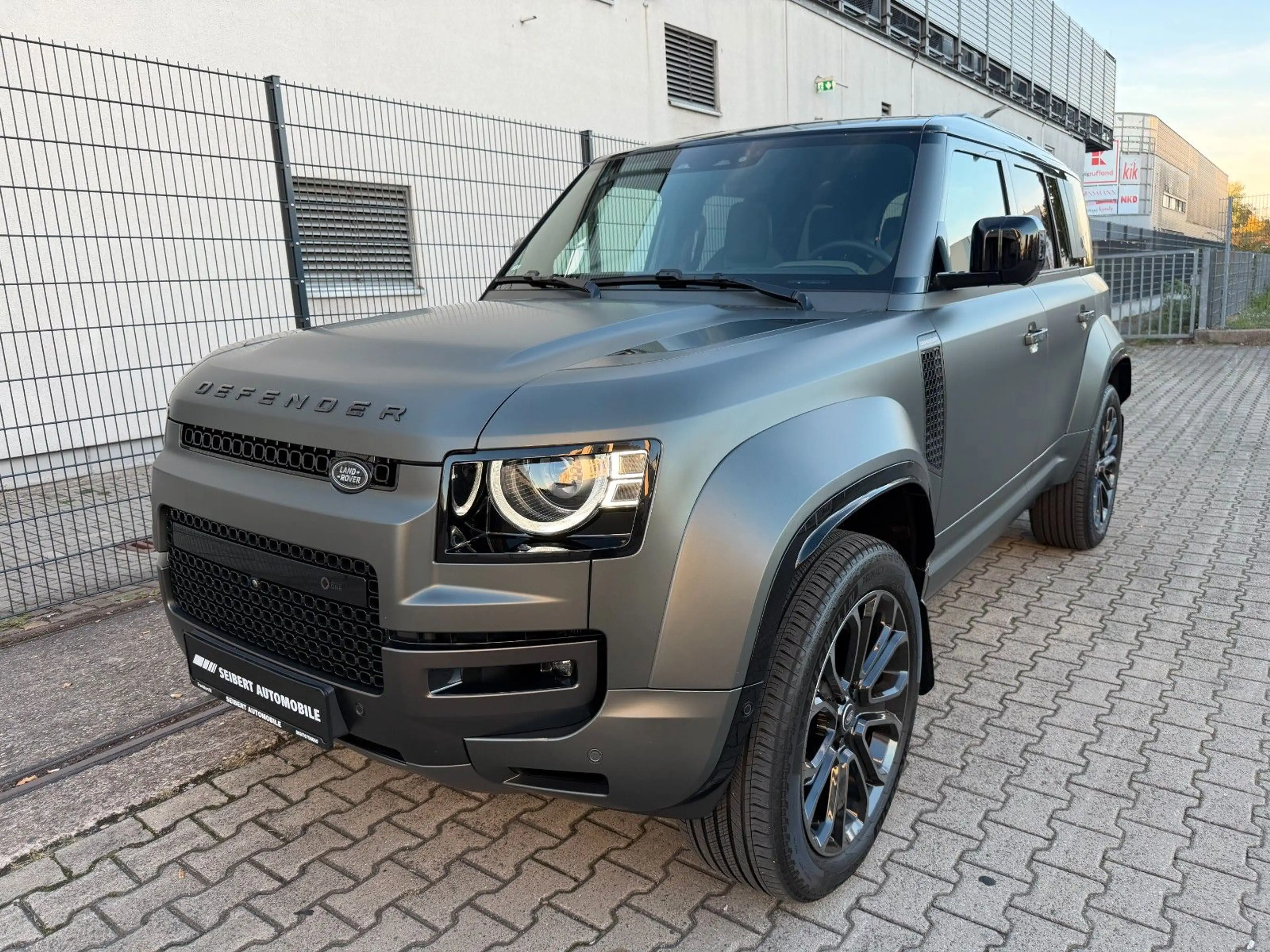 Land Rover Defender 110 OCTA Edition One — photo 9