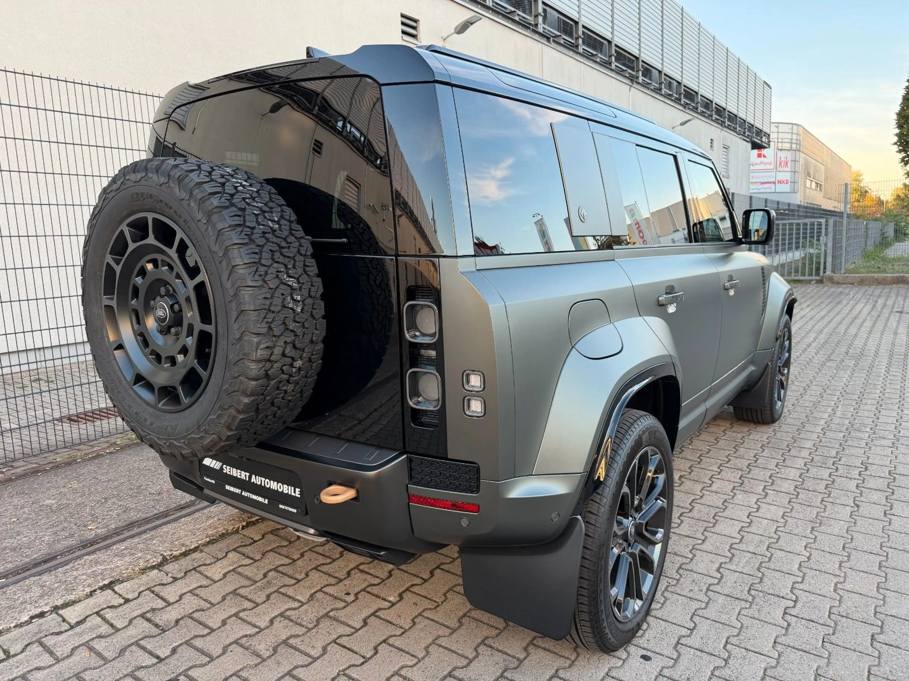 Land Rover Defender 110 OCTA Edition One — photo 7
